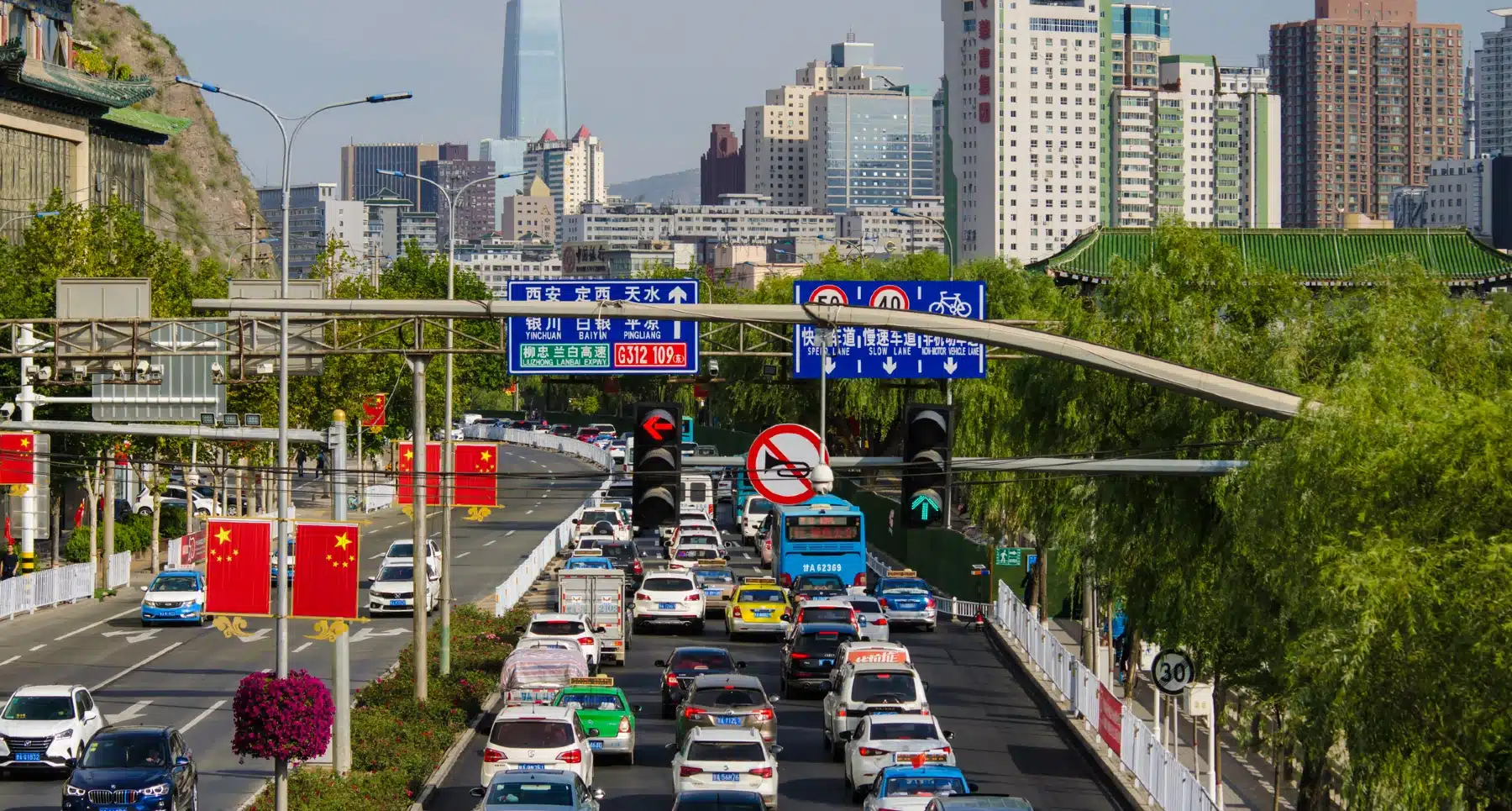 شركات السيارات الكهربائية الصينية تواصل التوسع السريع في الإمارات وحول العالم